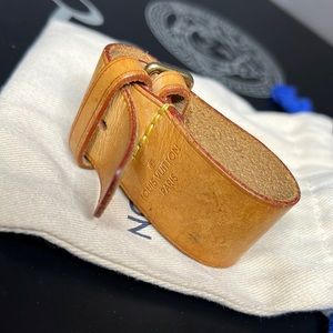 •Louis Vuitton handle holder